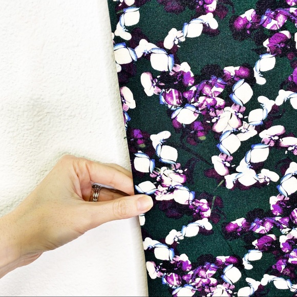 Banana Republic Sloan Floral Crop Ankle Pant - Picture 6 of 8